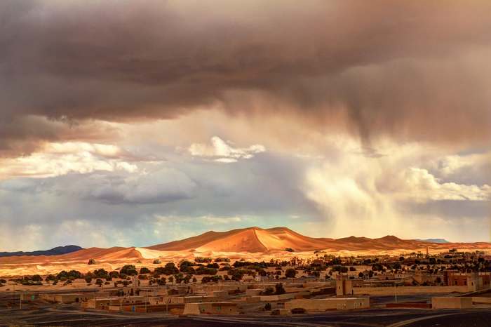 Vue panoramique sur l'Erg Chebbi à Merzouga depuis la Kasbah Panorama